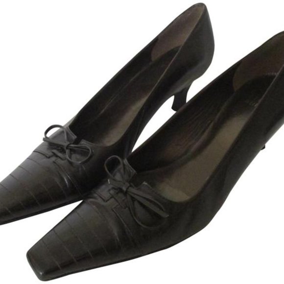 **Stuart Weitzman Brown Toe Bow Tie Pumps - Picture 1 of 7